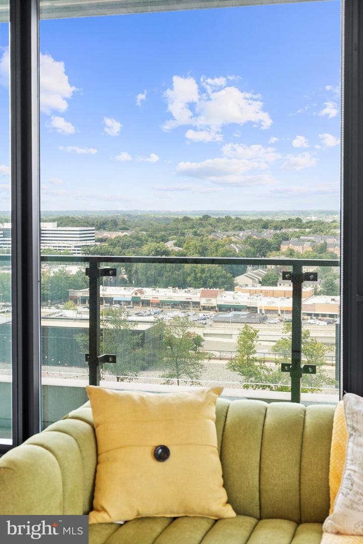 1650 SILVER HILL DR #1206, MCLEAN, Virginia 22102, 2 Bedrooms Bedrooms, ,2 BathroomsBathrooms,Residential,For sale,1650 SILVER HILL DR #1206,VAFX2274300 MLS # VAFX2274300