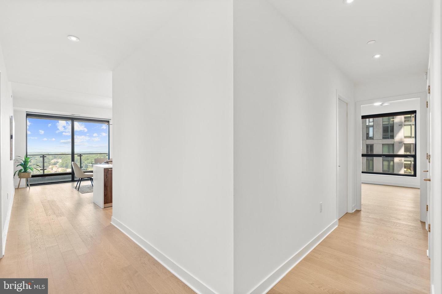 1650 SILVER HILL DR #1206, MCLEAN, Virginia 22102, 2 Bedrooms Bedrooms, ,2 BathroomsBathrooms,Residential,For sale,1650 SILVER HILL DR #1206,VAFX2274300 MLS # VAFX2274300