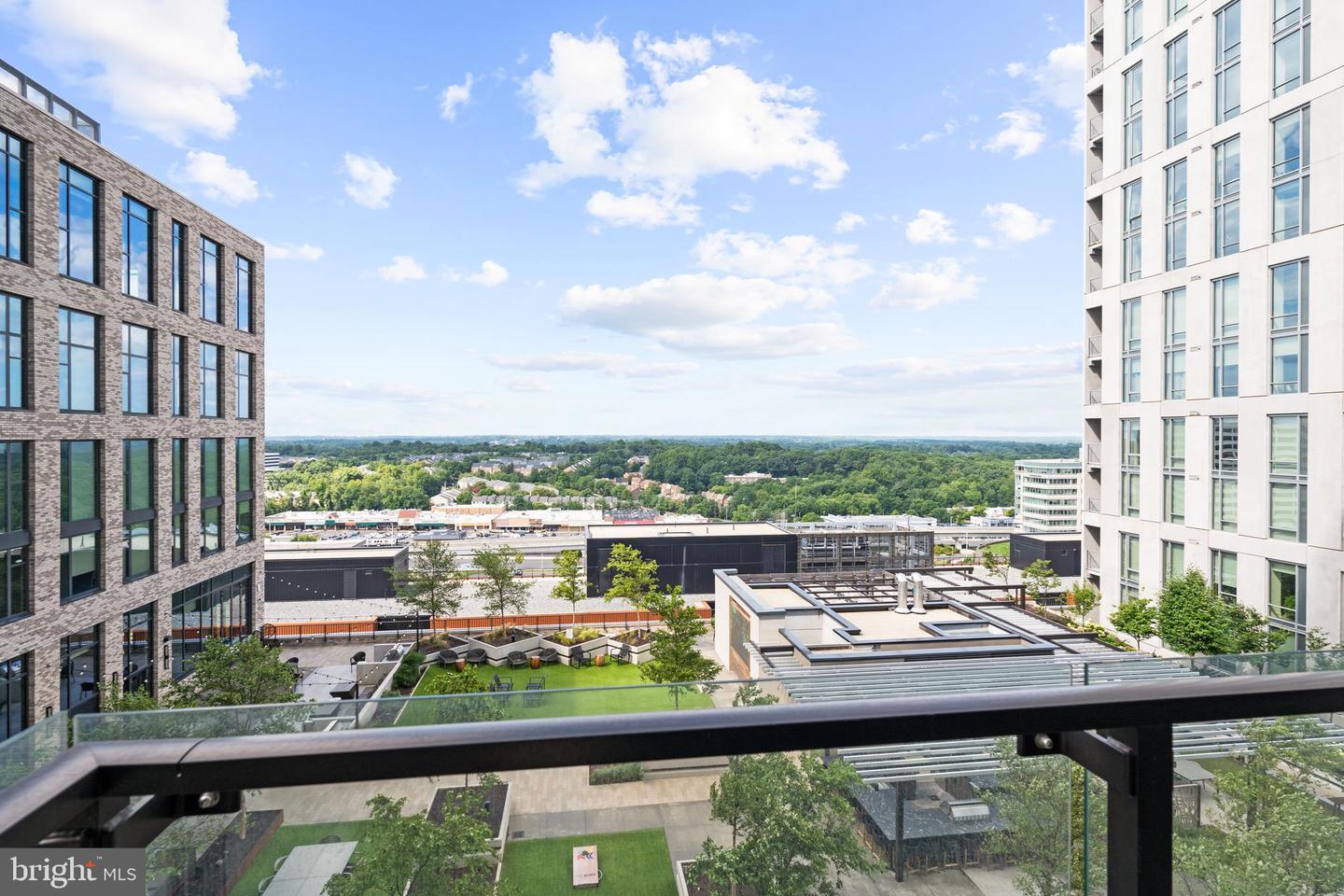 1650 SILVER HILL DR #1206, MCLEAN, Virginia 22102, 2 Bedrooms Bedrooms, ,2 BathroomsBathrooms,Residential,For sale,1650 SILVER HILL DR #1206,VAFX2274300 MLS # VAFX2274300