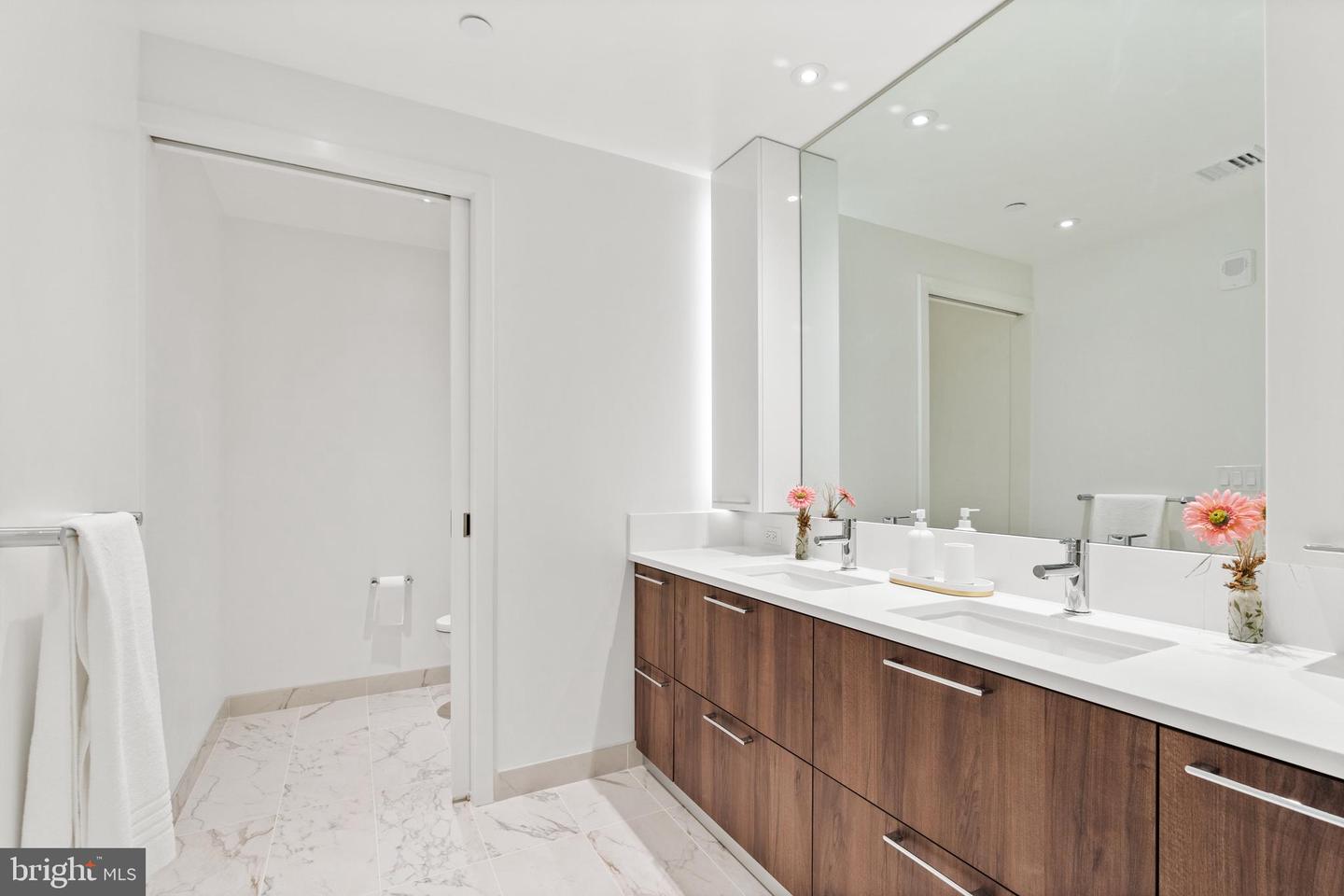 1650 SILVER HILL DR #1206, MCLEAN, Virginia 22102, 2 Bedrooms Bedrooms, ,2 BathroomsBathrooms,Residential,For sale,1650 SILVER HILL DR #1206,VAFX2274300 MLS # VAFX2274300