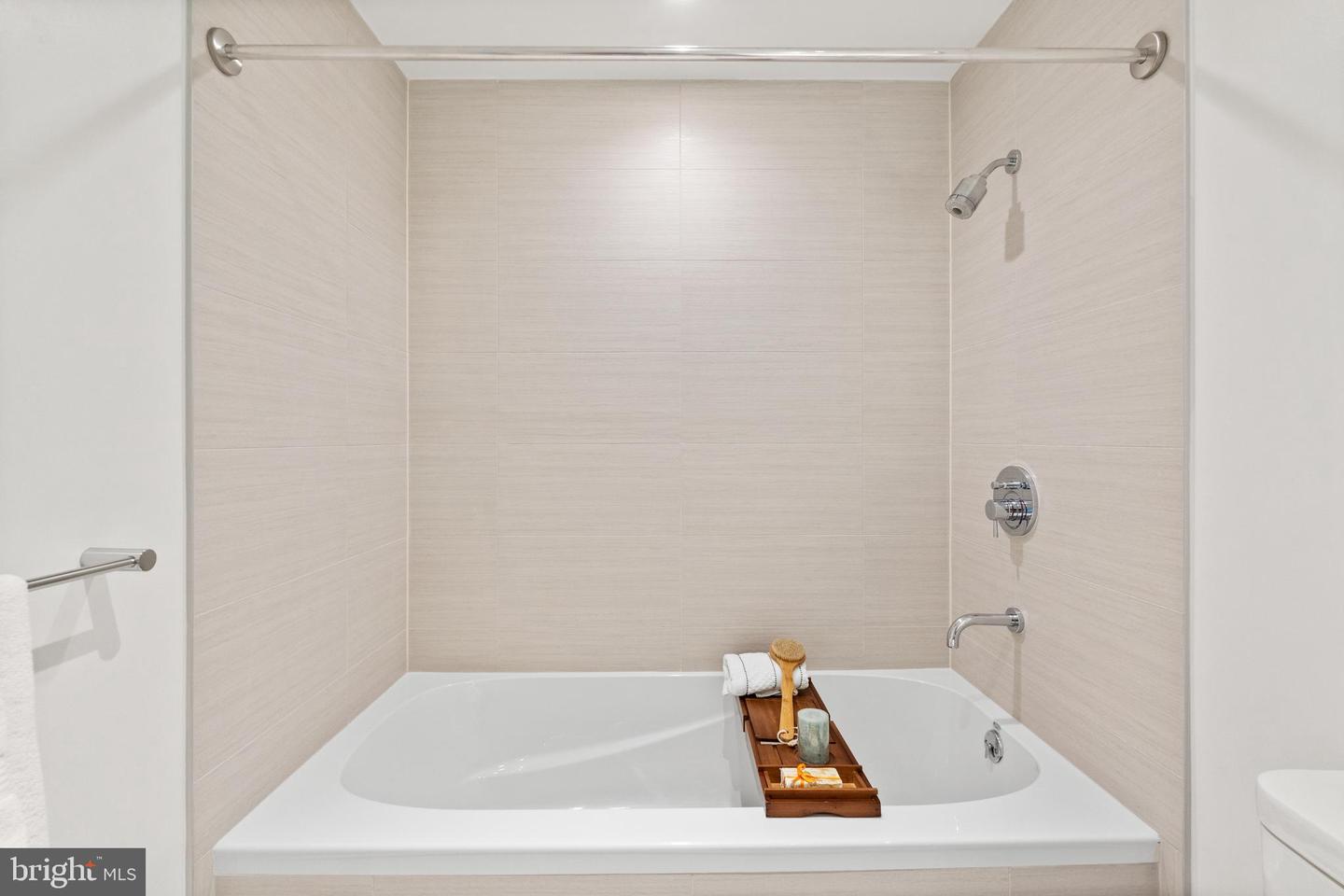 1650 SILVER HILL DR #1206, MCLEAN, Virginia 22102, 2 Bedrooms Bedrooms, ,2 BathroomsBathrooms,Residential,For sale,1650 SILVER HILL DR #1206,VAFX2274300 MLS # VAFX2274300