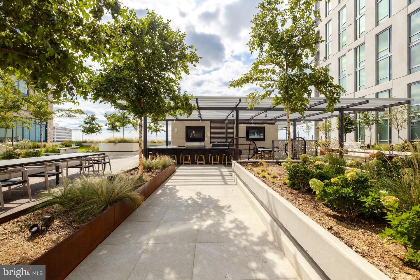 1650 SILVER HILL DR #1206, MCLEAN, Virginia 22102, 2 Bedrooms Bedrooms, ,2 BathroomsBathrooms,Residential,For sale,1650 SILVER HILL DR #1206,VAFX2274300 MLS # VAFX2274300