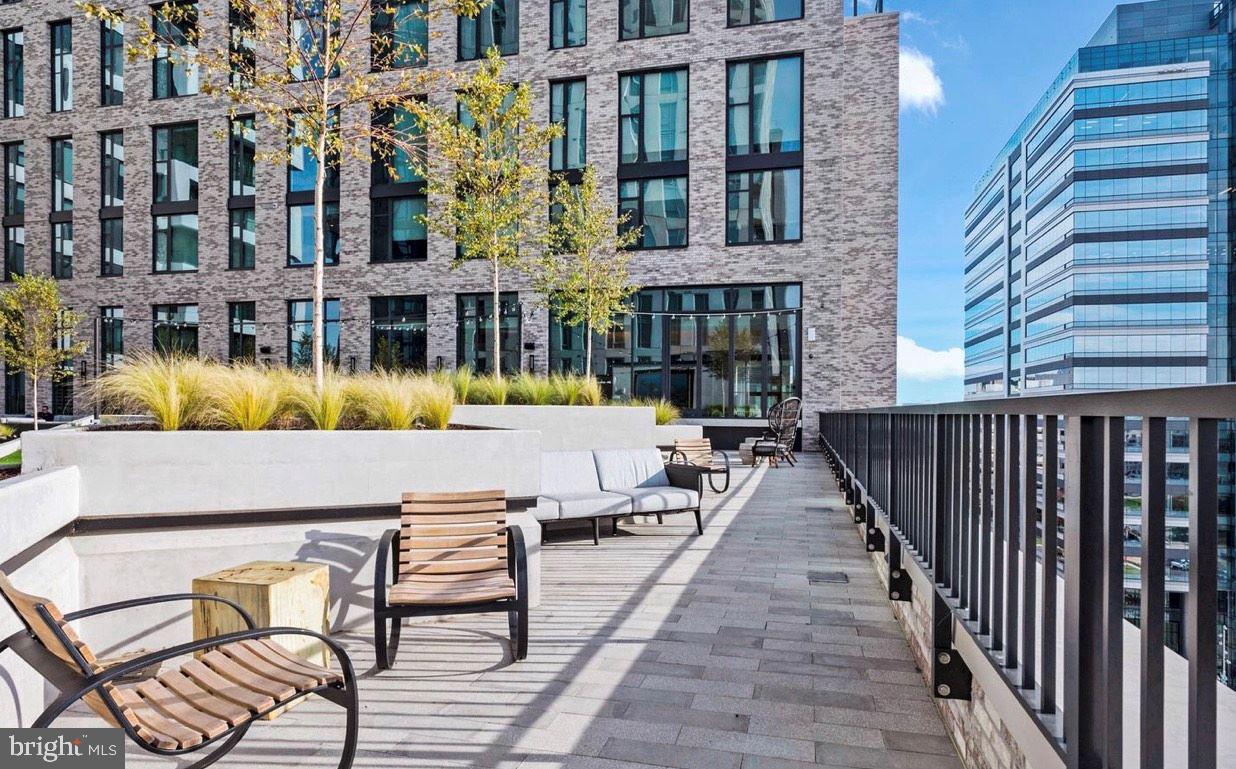 1650 SILVER HILL DR #1206, MCLEAN, Virginia 22102, 2 Bedrooms Bedrooms, ,2 BathroomsBathrooms,Residential,For sale,1650 SILVER HILL DR #1206,VAFX2274300 MLS # VAFX2274300