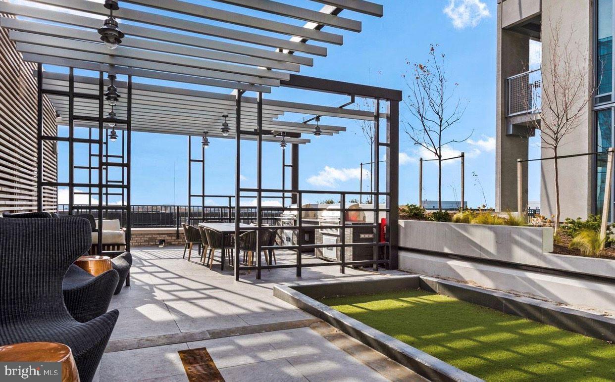 1650 SILVER HILL DR #1206, MCLEAN, Virginia 22102, 2 Bedrooms Bedrooms, ,2 BathroomsBathrooms,Residential,For sale,1650 SILVER HILL DR #1206,VAFX2274300 MLS # VAFX2274300