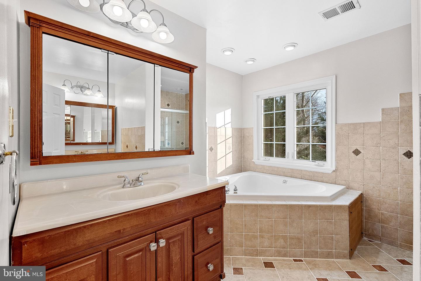 312 RIDING TRAIL CT NW, LEESBURG, Virginia 20176, 5 Bedrooms Bedrooms, ,3 BathroomsBathrooms,Residential,For sale,312 RIDING TRAIL CT NW,VALO2110410 MLS # VALO2110410