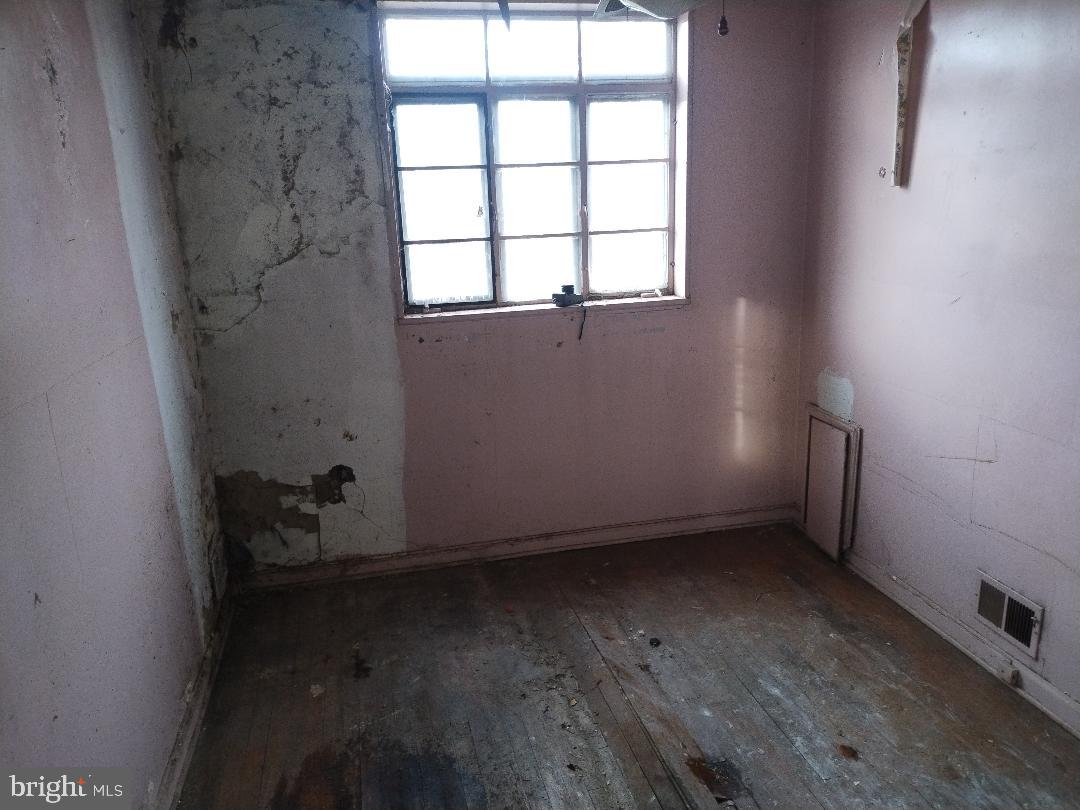 38 SHERIDAN ST NE, WASHINGTON, District Of Columbia 20011, 3 Bedrooms Bedrooms, 6 Rooms Rooms,1 BathroomBathrooms,Residential,For sale,38 SHERIDAN ST NE,DCDC2241724 MLS # DCDC2241724