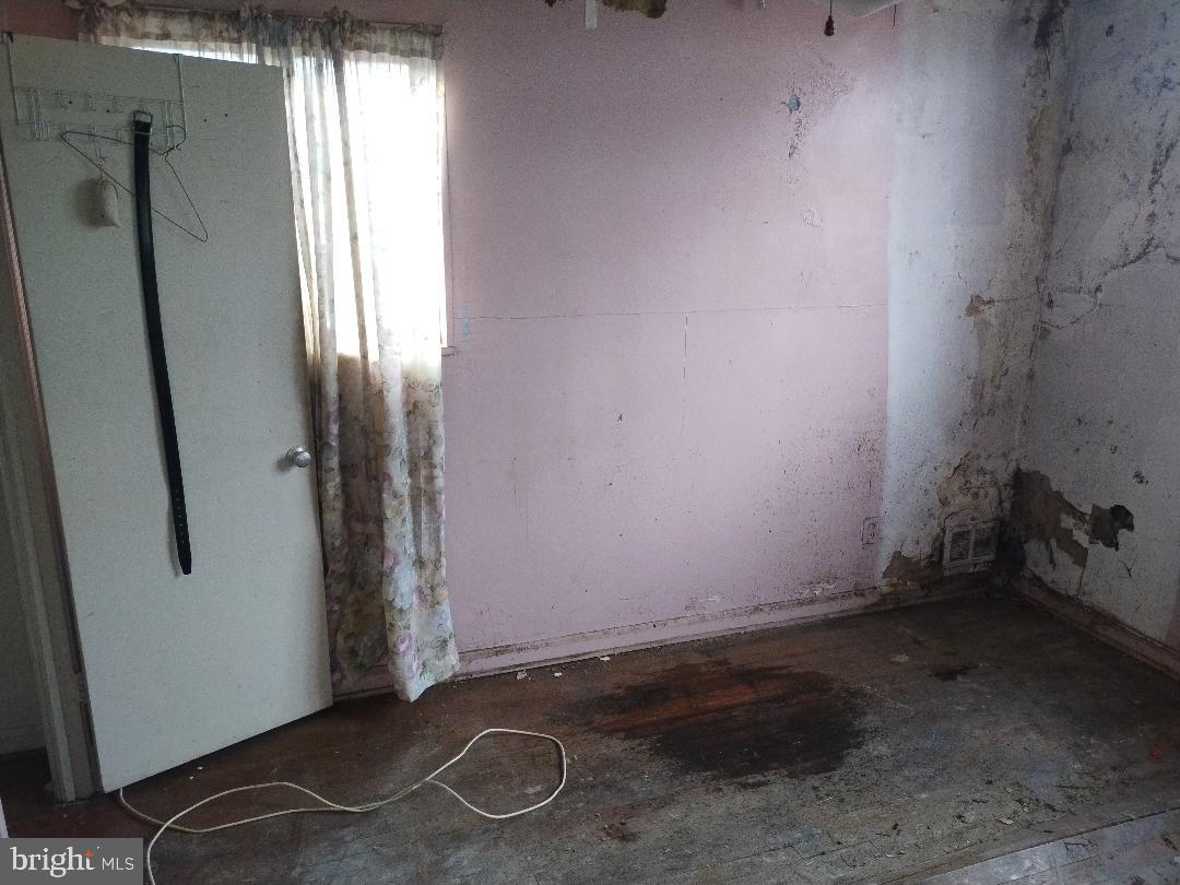 38 SHERIDAN ST NE, WASHINGTON, District Of Columbia 20011, 3 Bedrooms Bedrooms, 6 Rooms Rooms,1 BathroomBathrooms,Residential,For sale,38 SHERIDAN ST NE,DCDC2241724 MLS # DCDC2241724