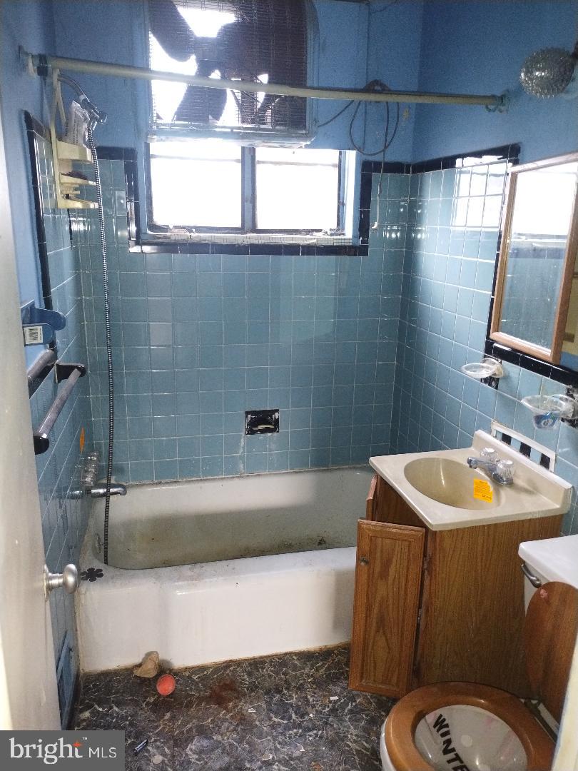 38 SHERIDAN ST NE, WASHINGTON, District Of Columbia 20011, 3 Bedrooms Bedrooms, 6 Rooms Rooms,1 BathroomBathrooms,Residential,For sale,38 SHERIDAN ST NE,DCDC2241724 MLS # DCDC2241724