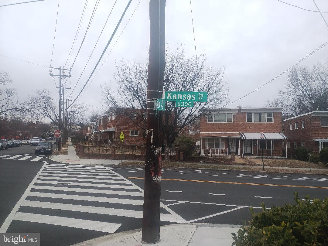 38 SHERIDAN ST NE, WASHINGTON, District Of Columbia 20011, 3 Bedrooms Bedrooms, 6 Rooms Rooms,1 BathroomBathrooms,Residential,For sale,38 SHERIDAN ST NE,DCDC2241724 MLS # DCDC2241724