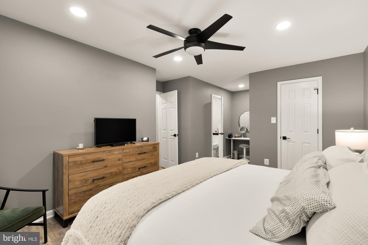 2221 LOVEDALE LN #202B, RESTON, Virginia 20191, 2 Bedrooms Bedrooms, ,1 BathroomBathrooms,Residential,For sale,2221 LOVEDALE LN #202B,VAFX2289828 MLS # VAFX2289828