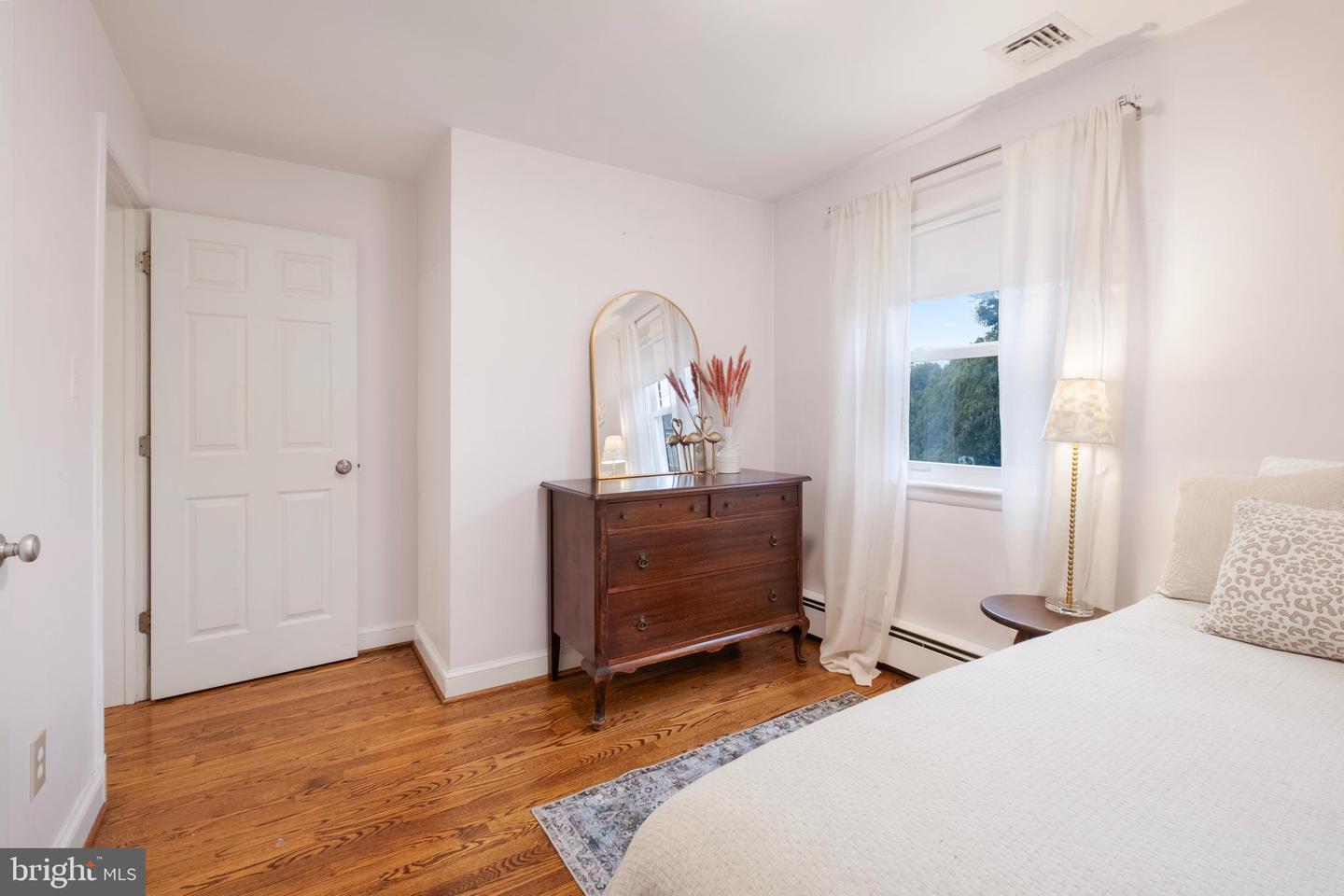 2504 KENILWORTH ST N, ARLINGTON, Virginia 22207, 3 Bedrooms Bedrooms, ,2 BathroomsBathrooms,Residential,For sale,2504 KENILWORTH ST N,VAAR2068734 MLS # VAAR2068734