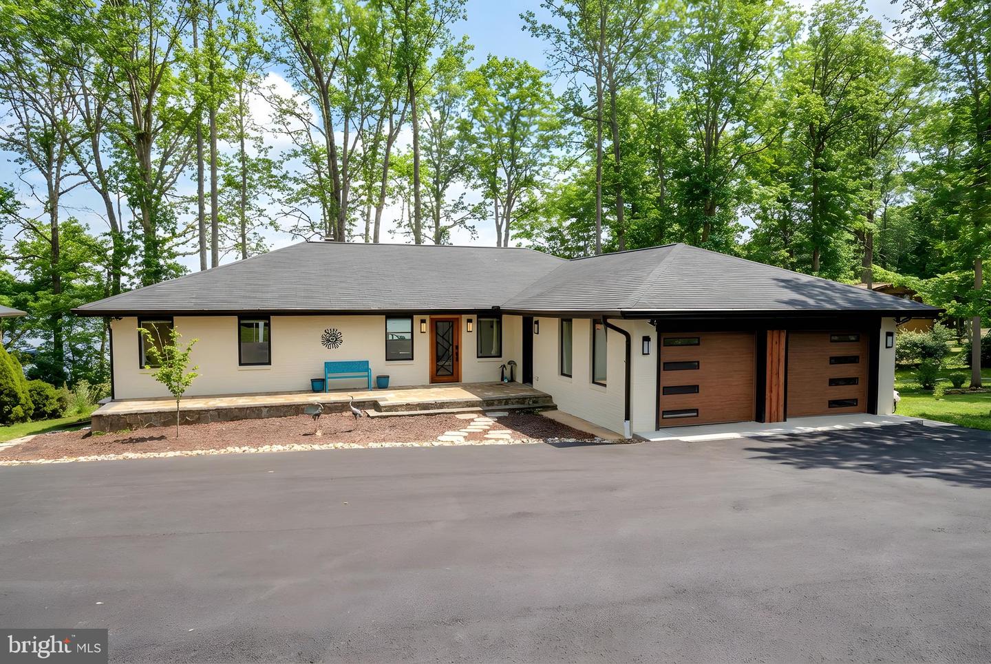 221 WAKEFIELD DR, LOCUST GROVE, Virginia 22508, 5 Bedrooms Bedrooms, 13 Rooms Rooms,3 BathroomsBathrooms,Residential,For sale,221 WAKEFIELD DR,VAOR2013346 MLS # VAOR2013346