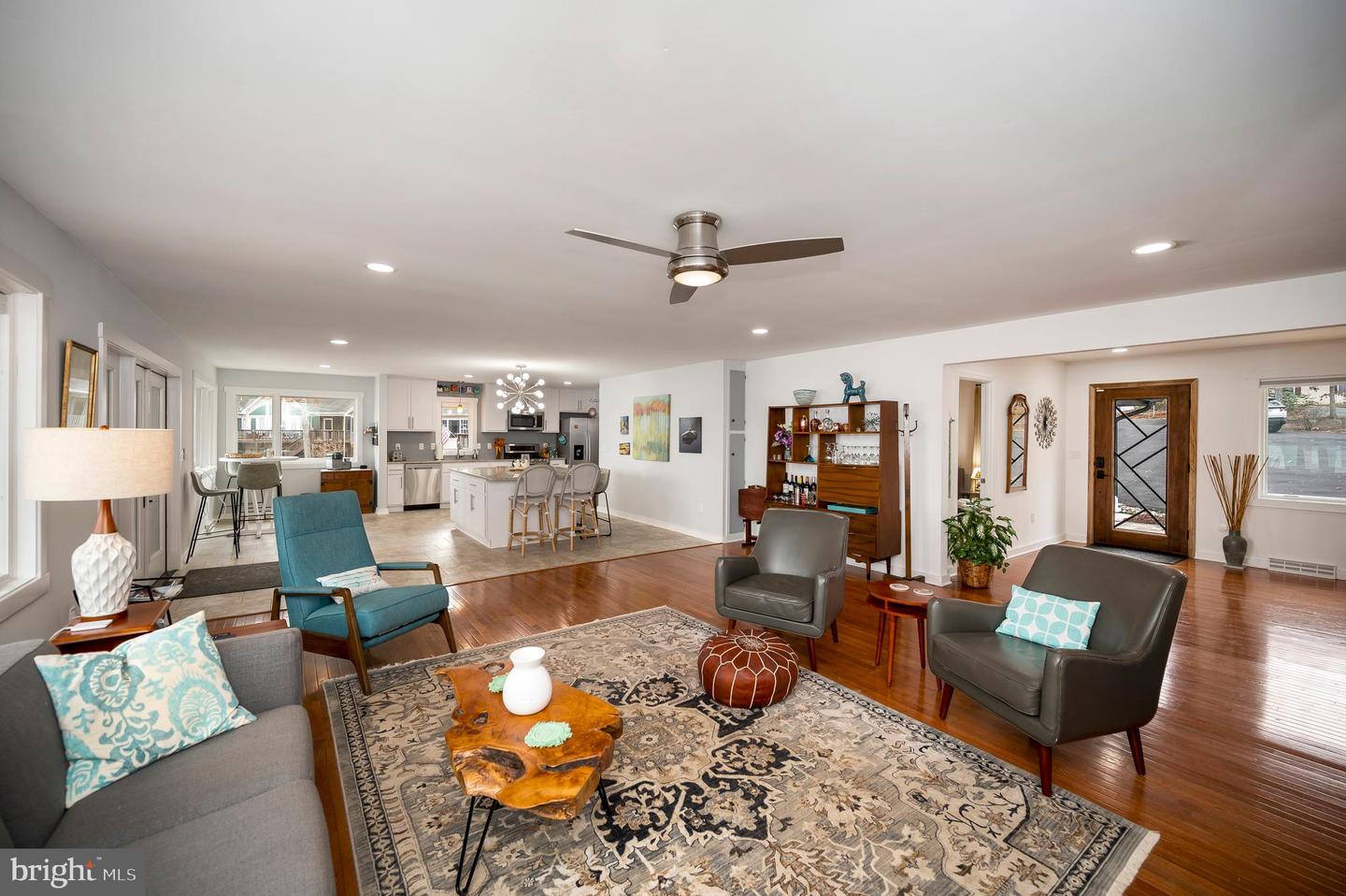 221 WAKEFIELD DR, LOCUST GROVE, Virginia 22508, 5 Bedrooms Bedrooms, 13 Rooms Rooms,3 BathroomsBathrooms,Residential,For sale,221 WAKEFIELD DR,VAOR2013346 MLS # VAOR2013346