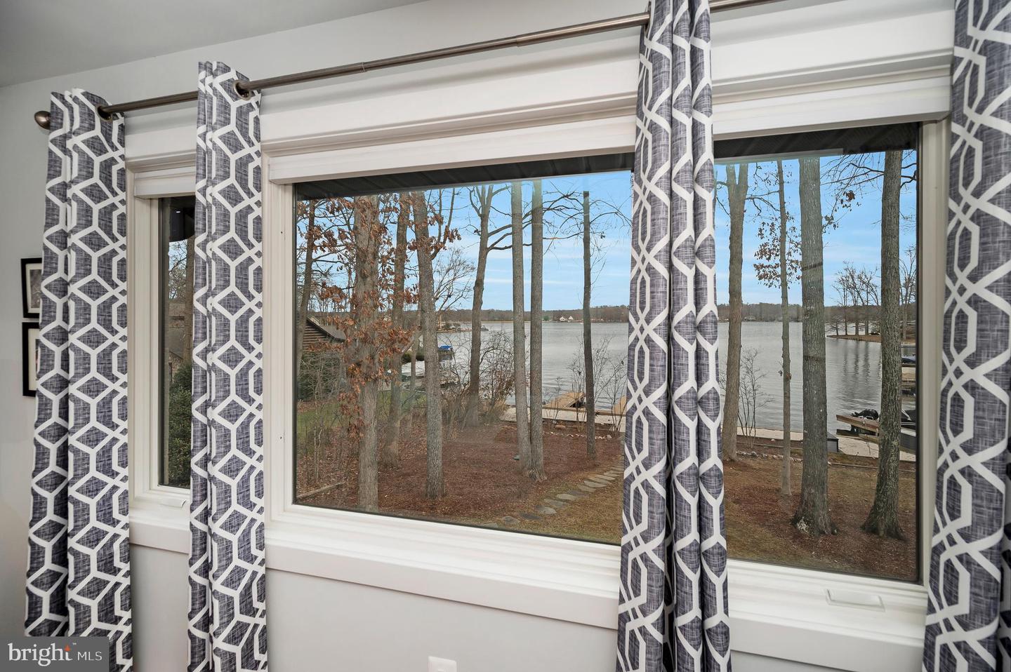 221 WAKEFIELD DR, LOCUST GROVE, Virginia 22508, 5 Bedrooms Bedrooms, 13 Rooms Rooms,3 BathroomsBathrooms,Residential,For sale,221 WAKEFIELD DR,VAOR2013346 MLS # VAOR2013346