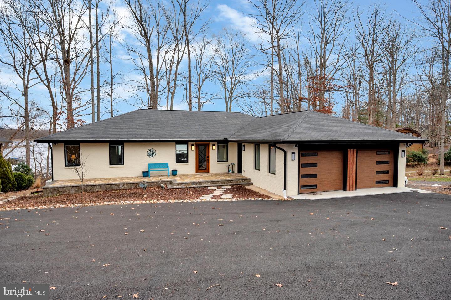 221 WAKEFIELD DR, LOCUST GROVE, Virginia 22508, 5 Bedrooms Bedrooms, 13 Rooms Rooms,3 BathroomsBathrooms,Residential,For sale,221 WAKEFIELD DR,VAOR2013346 MLS # VAOR2013346