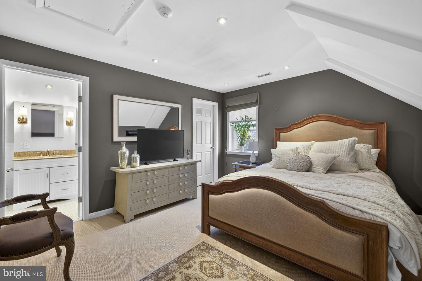 100 COUNTRY CLUB CIR, WINCHESTER, Virginia 22602, 5 Bedrooms Bedrooms, ,4 BathroomsBathrooms,Residential,For sale,100 COUNTRY CLUB CIR,VAFV2039762 MLS # VAFV2039762