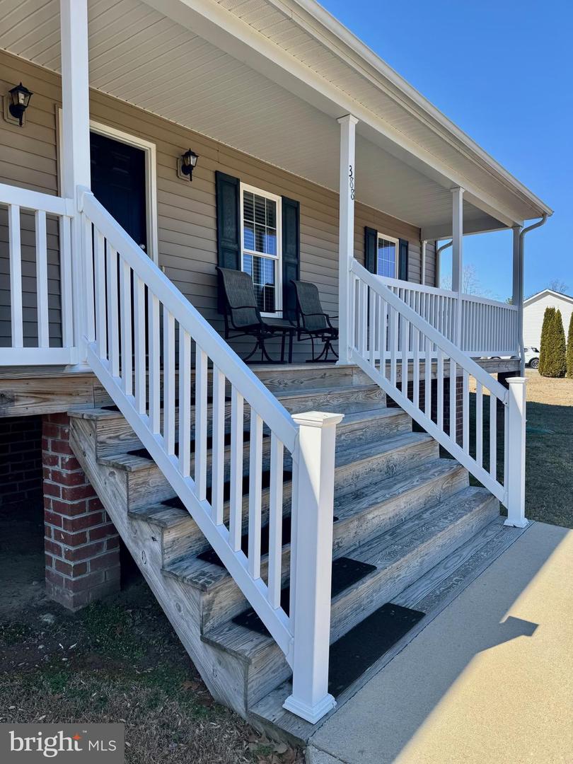 388 BERRY RIDGE RD, TAPPAHANNOCK, Virginia 22560, 3 Bedrooms Bedrooms, 5 Rooms Rooms,2 BathroomsBathrooms,Residential,For sale,388 BERRY RIDGE RD,VAES2002114 MLS # VAES2002114