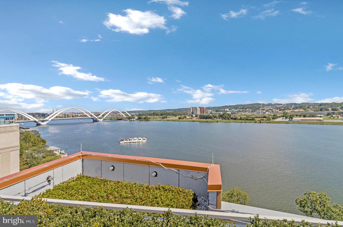 88 V ST SW #505, WASHINGTON, District Of Columbia 20024, 1 Bedroom Bedrooms, ,1 BathroomBathrooms,Residential,For sale,88 V ST SW #505,DCDC2221188 MLS # DCDC2221188