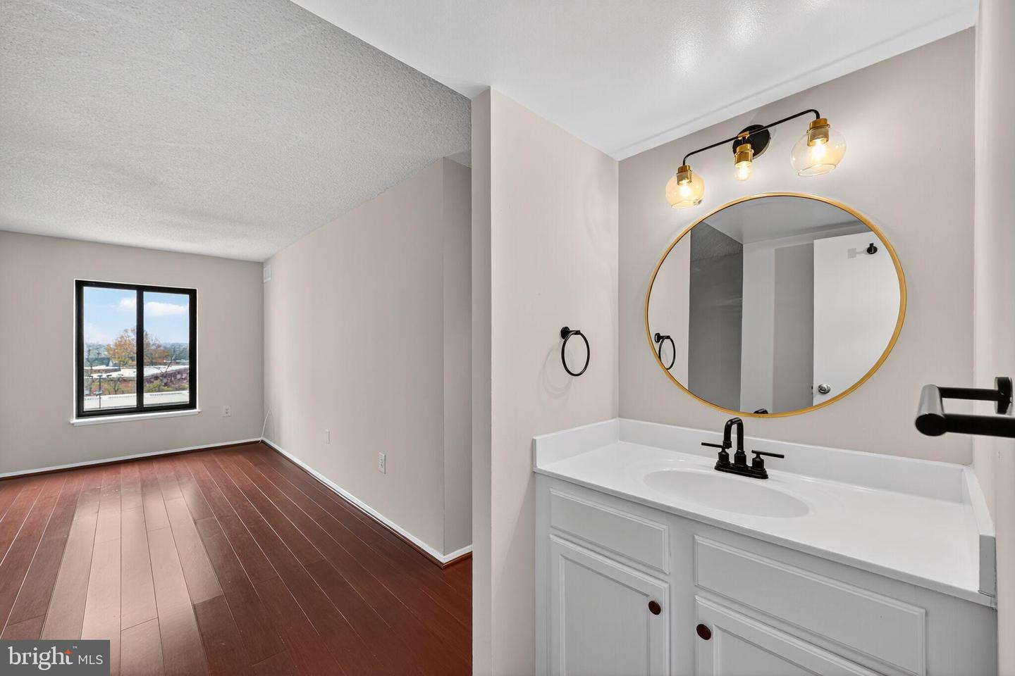 4500 S FOUR MILE RUN DR #314, ARLINGTON, Virginia 22204, 2 Bedrooms Bedrooms, 4 Rooms Rooms,2 BathroomsBathrooms,Residential,For sale,4500 S FOUR MILE RUN DR #314,VAAR2066028 MLS # VAAR2066028 4500 S FOUR MILE RUN DR #314, ARLINGTON, Virginia 22204, 2 Bedrooms Bedrooms, 4 Rooms Rooms,2 BathroomsBathrooms,Residential,For sale,4500 S FOUR MILE RUN DR #314,VAAR2066028 MLS # VAAR2066028