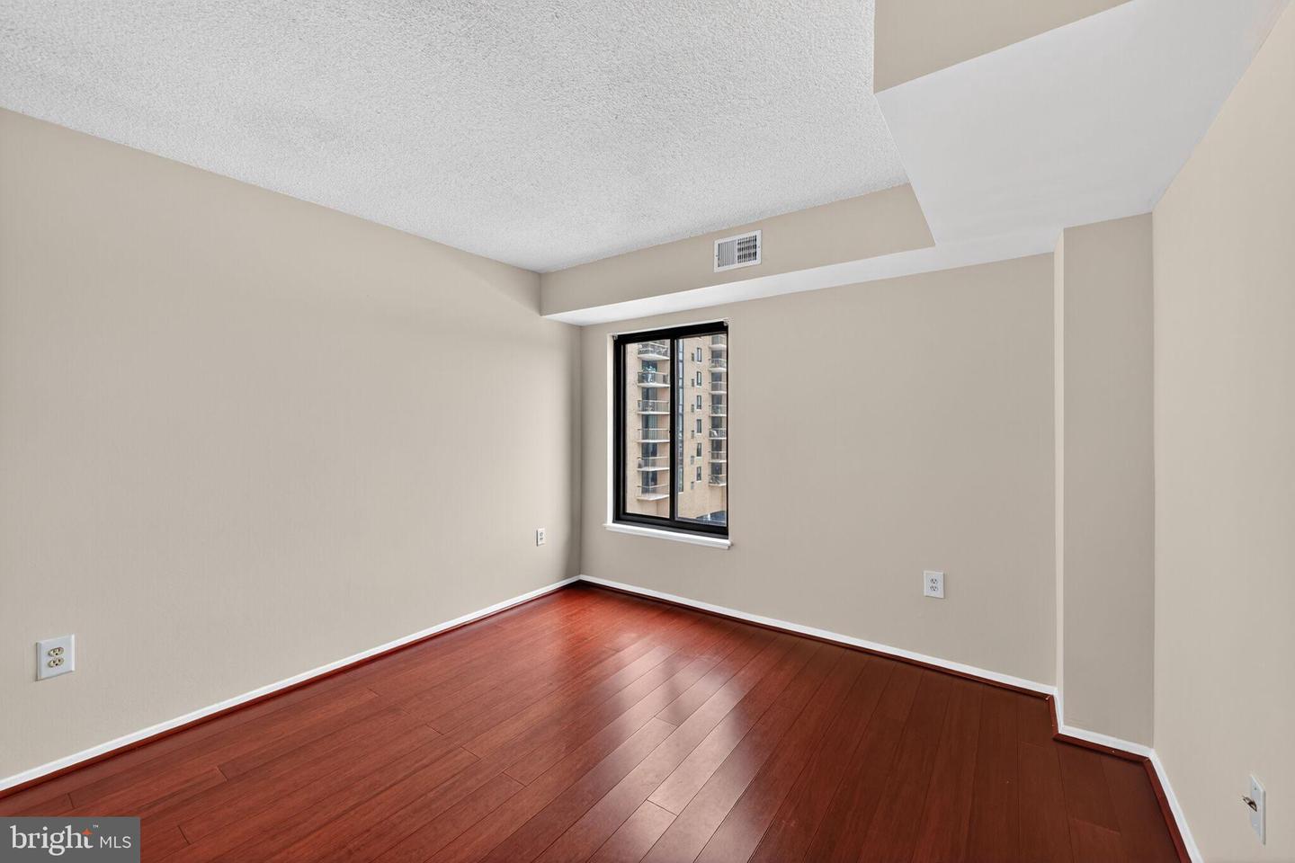 4500 S FOUR MILE RUN DR #314, ARLINGTON, Virginia 22204, 2 Bedrooms Bedrooms, 4 Rooms Rooms,2 BathroomsBathrooms,Residential,For sale,4500 S FOUR MILE RUN DR #314,VAAR2066028 MLS # VAAR2066028 4500 S FOUR MILE RUN DR #314, ARLINGTON, Virginia 22204, 2 Bedrooms Bedrooms, 4 Rooms Rooms,2 BathroomsBathrooms,Residential,For sale,4500 S FOUR MILE RUN DR #314,VAAR2066028 MLS # VAAR2066028