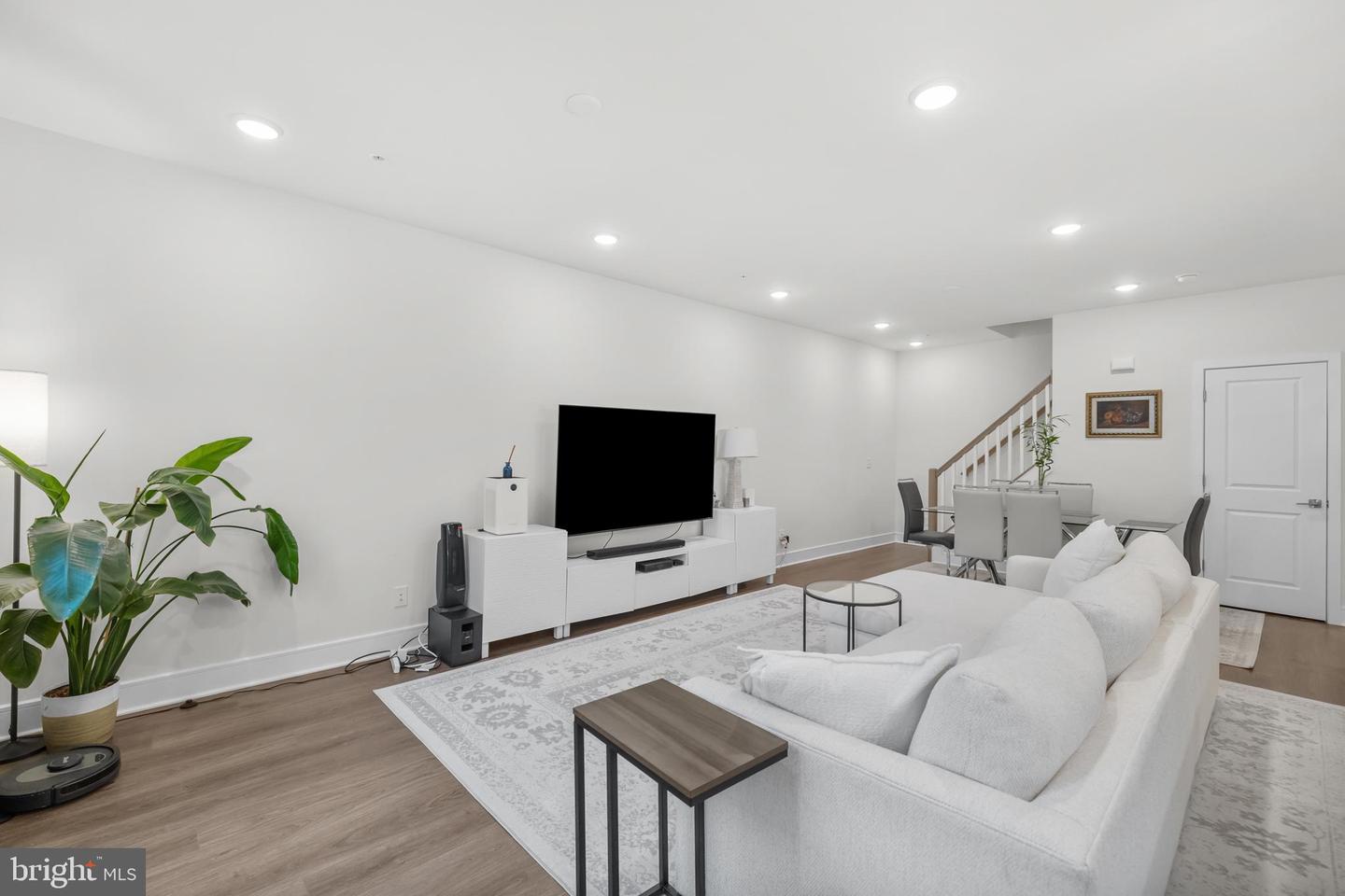 43255 FARRINGDON SQ, ASHBURN, Virginia 20148, 3 Bedrooms Bedrooms, ,2 BathroomsBathrooms,Residential,For sale,43255 FARRINGDON SQ,VALO2112390 MLS # VALO2112390