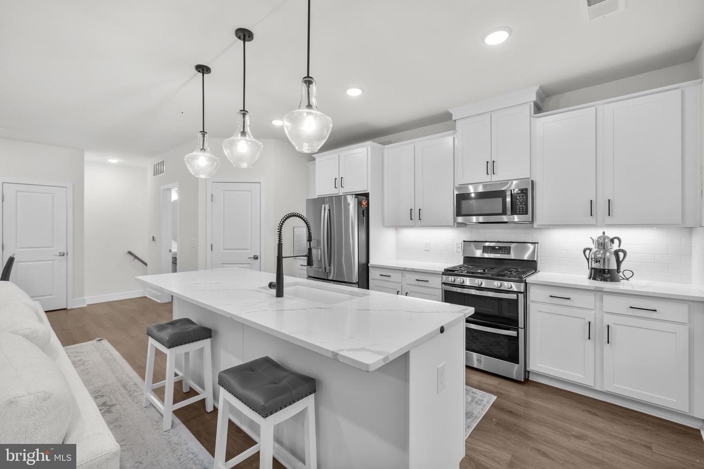 43255 FARRINGDON SQ, ASHBURN, Virginia 20148, 3 Bedrooms Bedrooms, ,2 BathroomsBathrooms,Residential,For sale,43255 FARRINGDON SQ,VALO2112390 MLS # VALO2112390