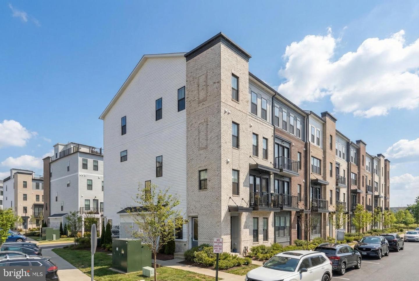 43255 FARRINGDON SQ, ASHBURN, Virginia 20148, 3 Bedrooms Bedrooms, ,2 BathroomsBathrooms,Residential,For sale,43255 FARRINGDON SQ,VALO2112390 MLS # VALO2112390