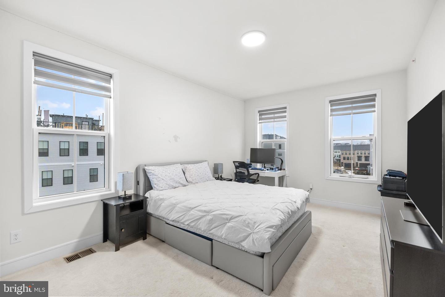 43255 FARRINGDON SQ, ASHBURN, Virginia 20148, 3 Bedrooms Bedrooms, ,2 BathroomsBathrooms,Residential,For sale,43255 FARRINGDON SQ,VALO2112390 MLS # VALO2112390