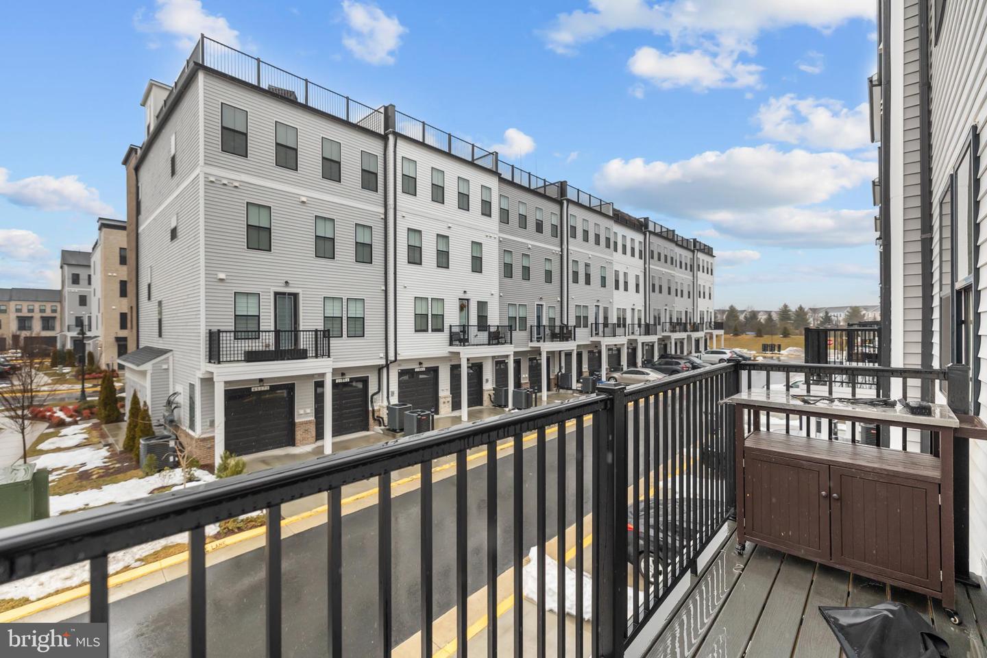 43255 FARRINGDON SQ, ASHBURN, Virginia 20148, 3 Bedrooms Bedrooms, ,2 BathroomsBathrooms,Residential,For sale,43255 FARRINGDON SQ,VALO2112390 MLS # VALO2112390