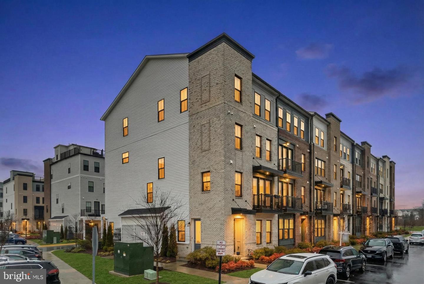 43255 FARRINGDON SQ, ASHBURN, Virginia 20148, 3 Bedrooms Bedrooms, ,2 BathroomsBathrooms,Residential,For sale,43255 FARRINGDON SQ,VALO2112390 MLS # VALO2112390