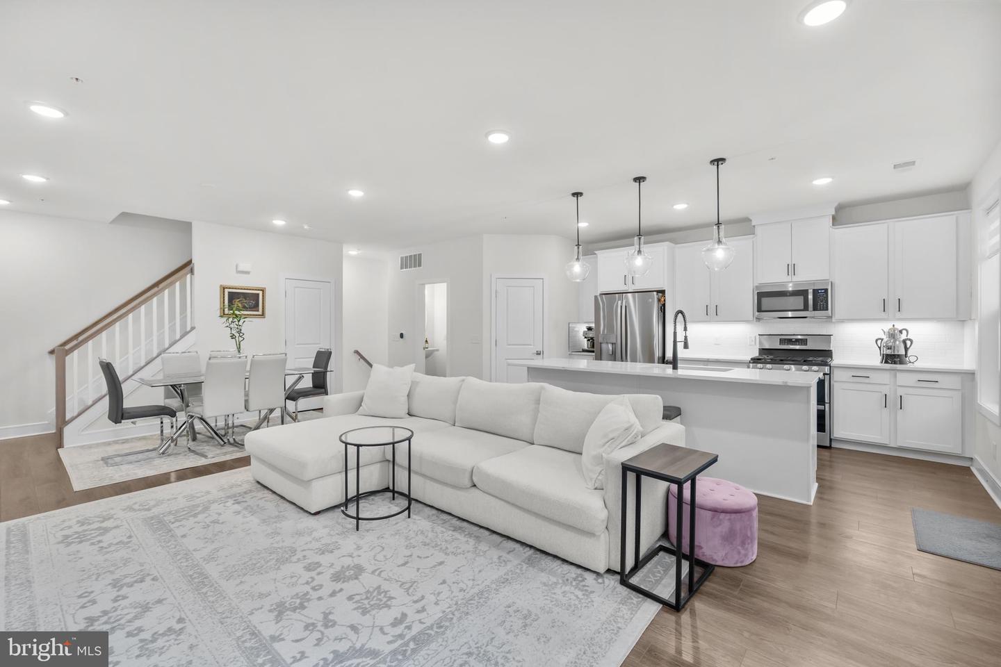 43255 FARRINGDON SQ, ASHBURN, Virginia 20148, 3 Bedrooms Bedrooms, ,2 BathroomsBathrooms,Residential,For sale,43255 FARRINGDON SQ,VALO2112390 MLS # VALO2112390