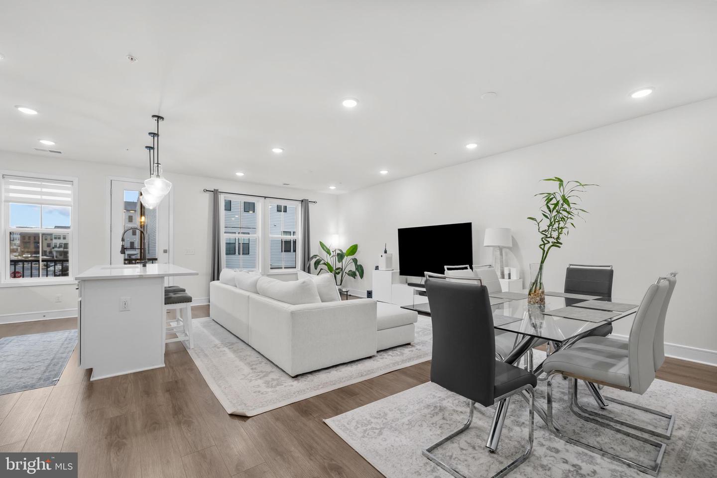 43255 FARRINGDON SQ, ASHBURN, Virginia 20148, 3 Bedrooms Bedrooms, ,2 BathroomsBathrooms,Residential,For sale,43255 FARRINGDON SQ,VALO2112390 MLS # VALO2112390