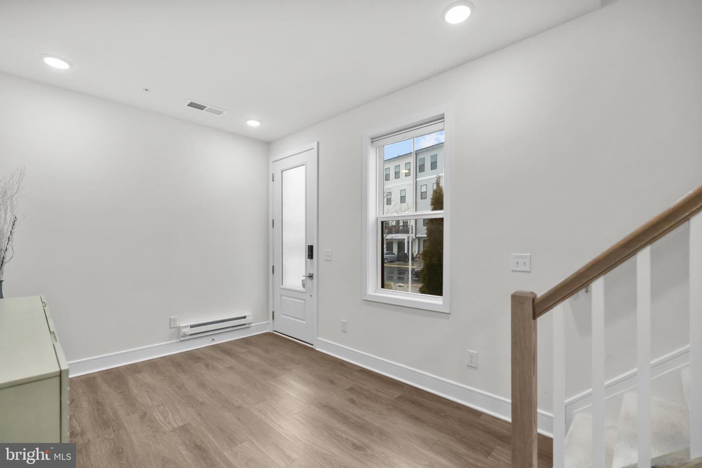 43255 FARRINGDON SQ, ASHBURN, Virginia 20148, 3 Bedrooms Bedrooms, ,2 BathroomsBathrooms,Residential,For sale,43255 FARRINGDON SQ,VALO2112390 MLS # VALO2112390