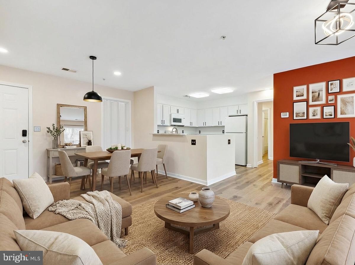 11328 WESTBROOK MILL LN #304, FAIRFAX, Virginia 22030, 4 Bedrooms Bedrooms, ,2 BathroomsBathrooms,Residential,For sale,11328 WESTBROOK MILL LN #304,VAFX2289266 MLS # VAFX2289266