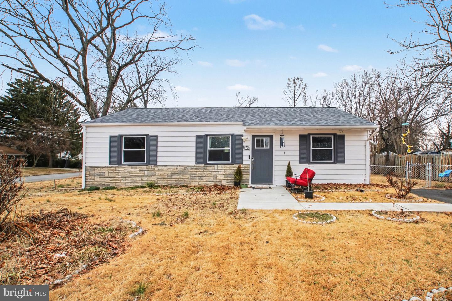 1229 E LONGVIEW DR, WOODBRIDGE, Virginia 22191, 3 Bedrooms Bedrooms, ,2 BathroomsBathrooms,Residential,For sale,1229 E LONGVIEW DR,VAPW2112068 MLS # VAPW2112068