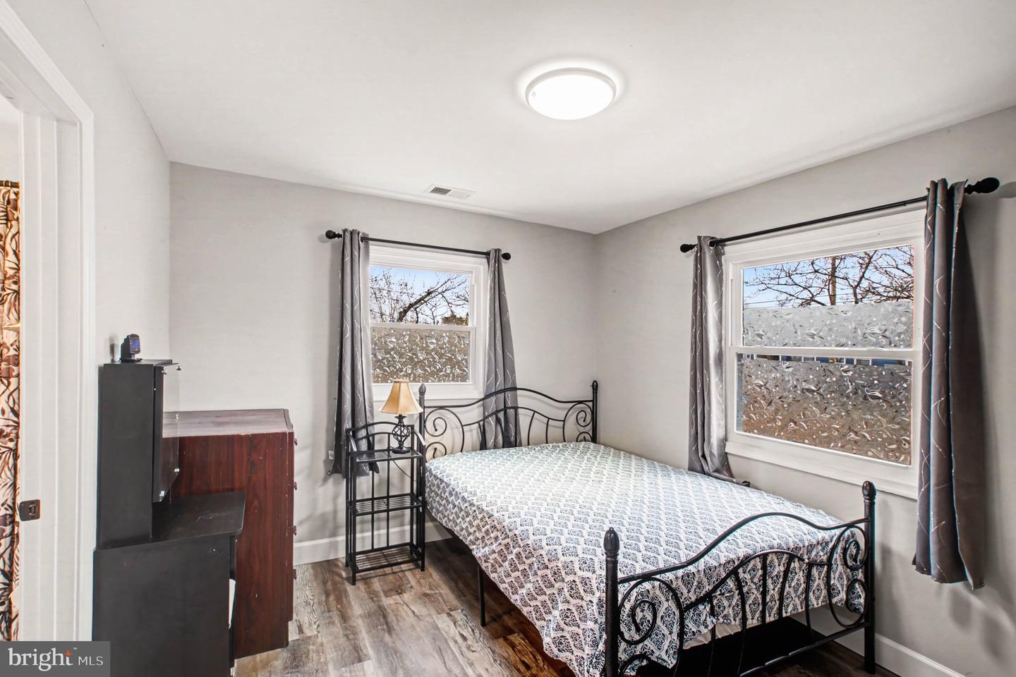 1229 E LONGVIEW DR, WOODBRIDGE, Virginia 22191, 3 Bedrooms Bedrooms, ,2 BathroomsBathrooms,Residential,For sale,1229 E LONGVIEW DR,VAPW2112068 MLS # VAPW2112068