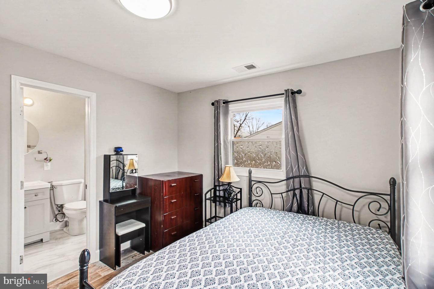 1229 E LONGVIEW DR, WOODBRIDGE, Virginia 22191, 3 Bedrooms Bedrooms, ,2 BathroomsBathrooms,Residential,For sale,1229 E LONGVIEW DR,VAPW2112068 MLS # VAPW2112068