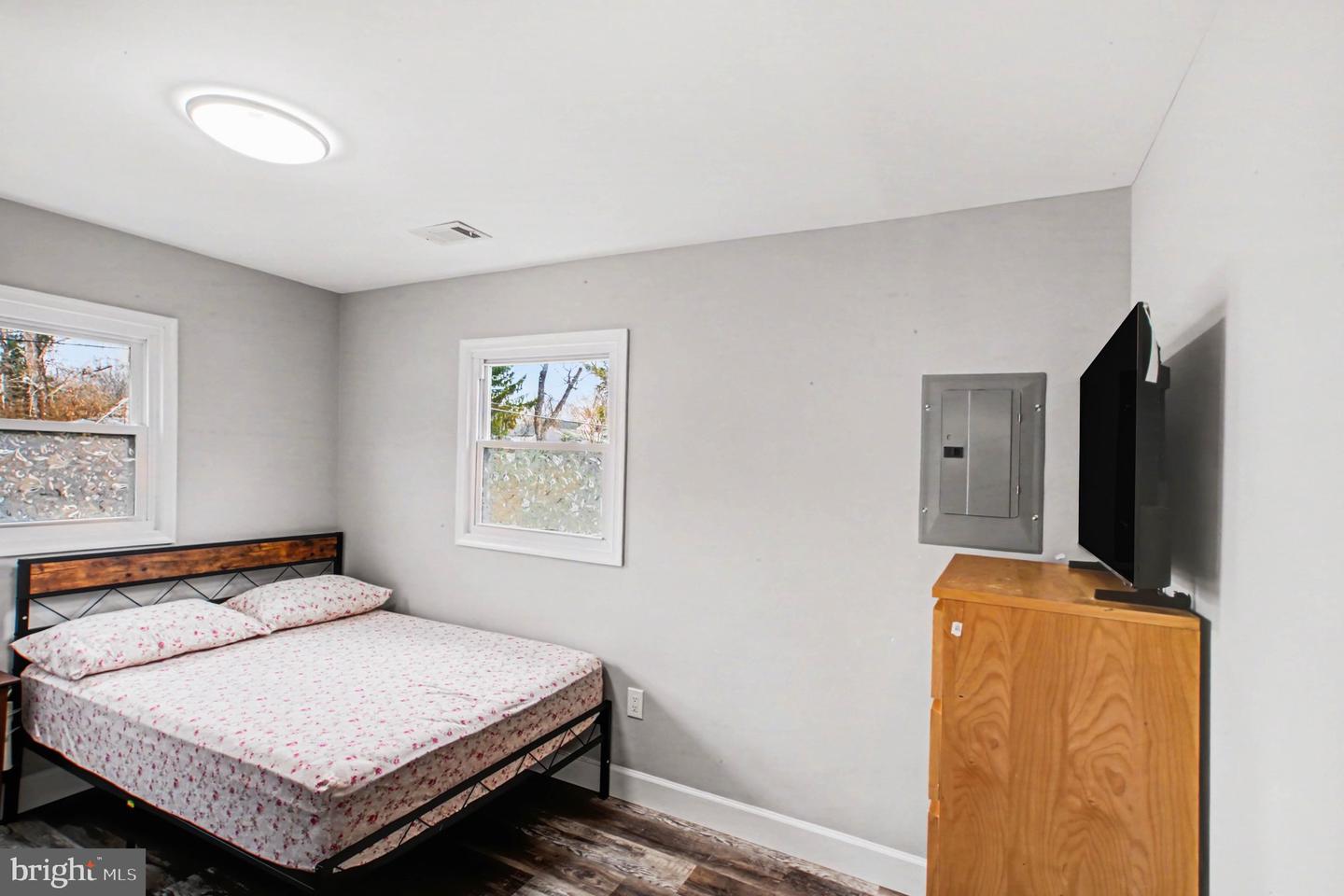 1229 E LONGVIEW DR, WOODBRIDGE, Virginia 22191, 3 Bedrooms Bedrooms, ,2 BathroomsBathrooms,Residential,For sale,1229 E LONGVIEW DR,VAPW2112068 MLS # VAPW2112068