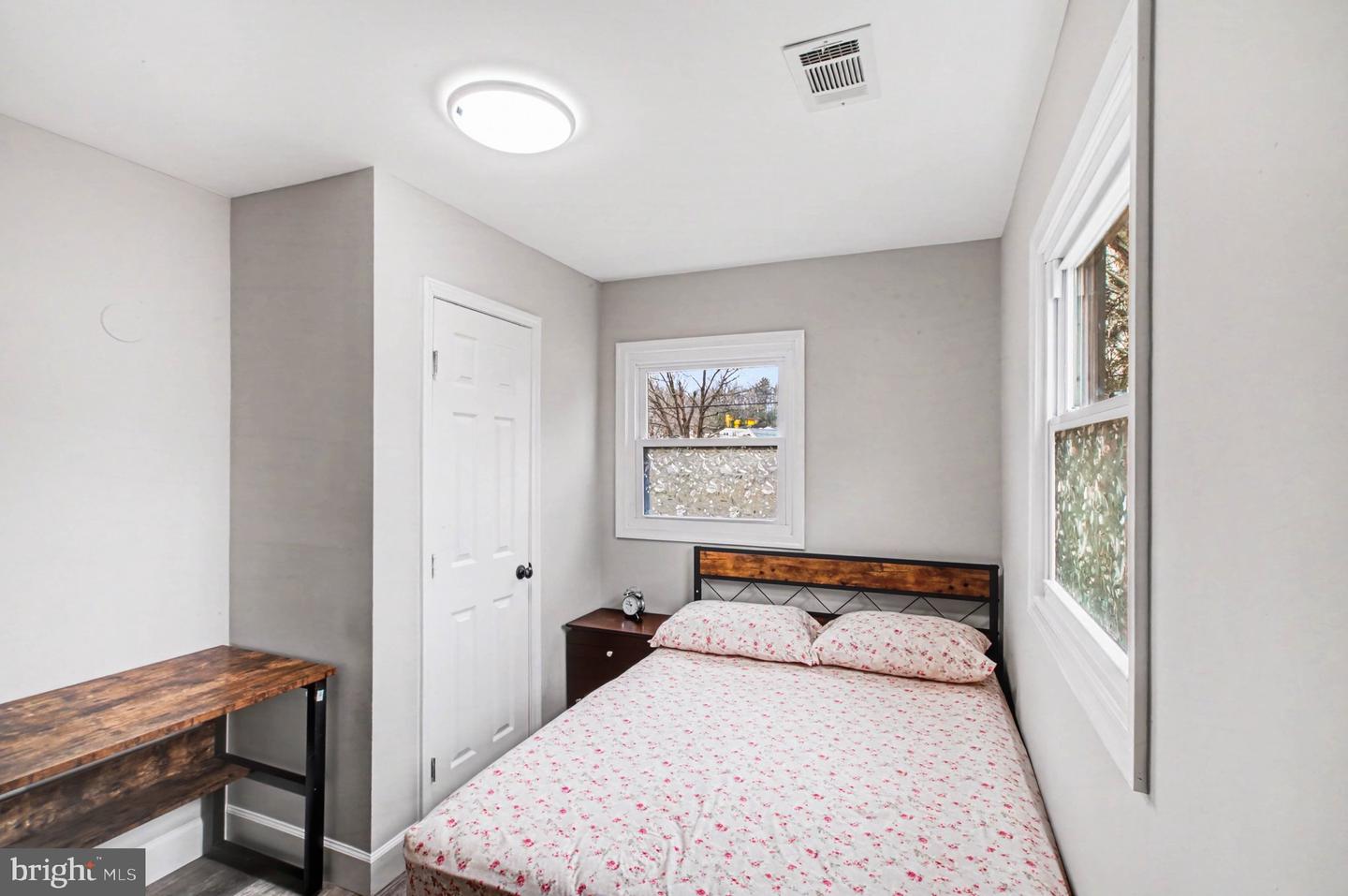 1229 E LONGVIEW DR, WOODBRIDGE, Virginia 22191, 3 Bedrooms Bedrooms, ,2 BathroomsBathrooms,Residential,For sale,1229 E LONGVIEW DR,VAPW2112068 MLS # VAPW2112068