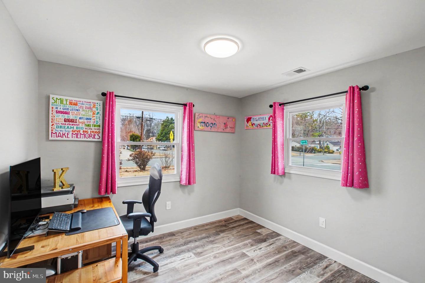 1229 E LONGVIEW DR, WOODBRIDGE, Virginia 22191, 3 Bedrooms Bedrooms, ,2 BathroomsBathrooms,Residential,For sale,1229 E LONGVIEW DR,VAPW2112068 MLS # VAPW2112068