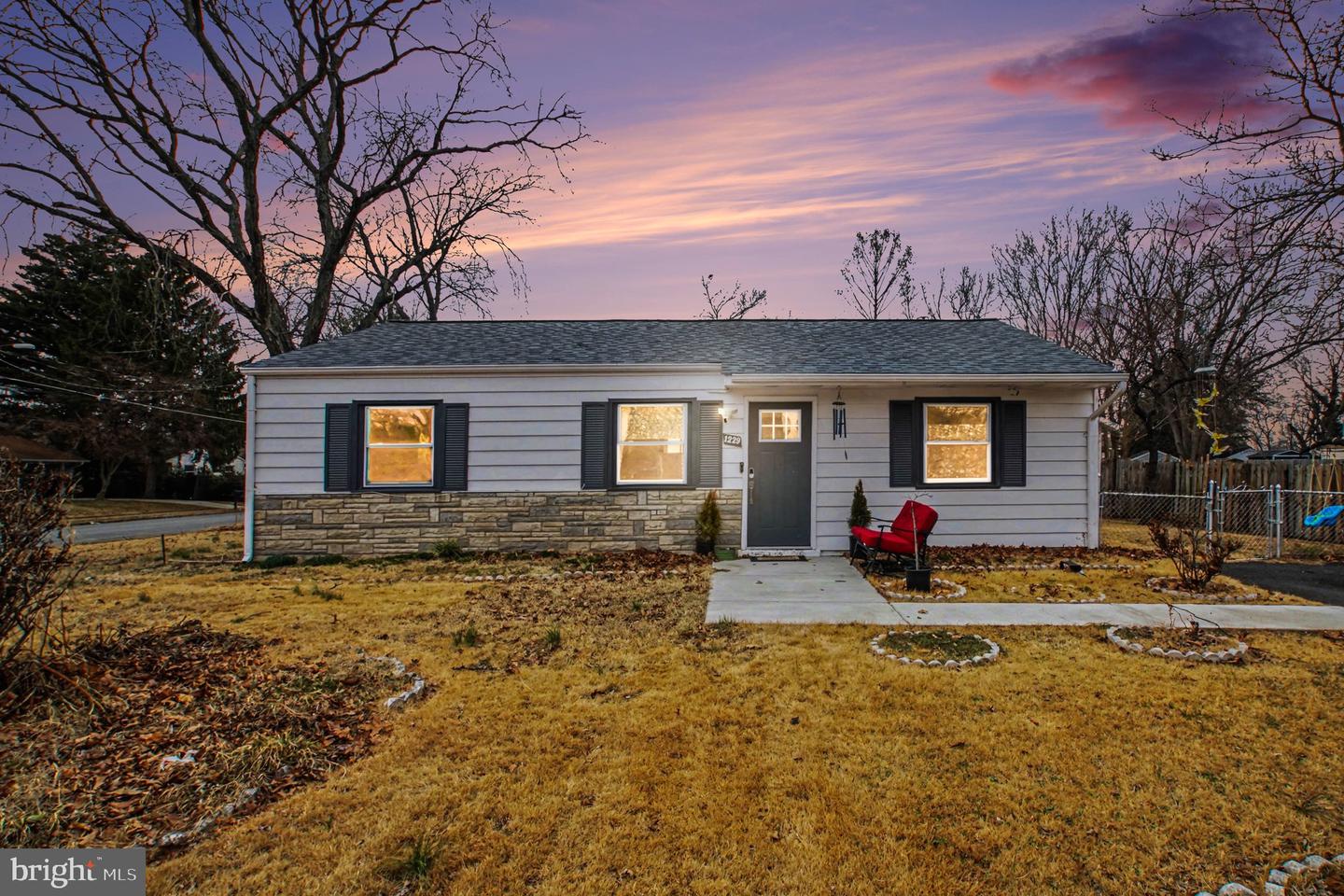 1229 E LONGVIEW DR, WOODBRIDGE, Virginia 22191, 3 Bedrooms Bedrooms, ,2 BathroomsBathrooms,Residential,For sale,1229 E LONGVIEW DR,VAPW2112068 MLS # VAPW2112068