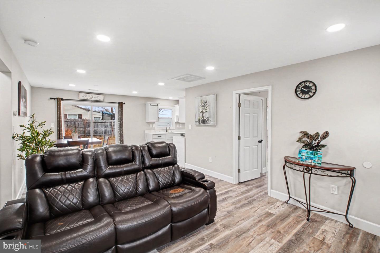 1229 E LONGVIEW DR, WOODBRIDGE, Virginia 22191, 3 Bedrooms Bedrooms, ,2 BathroomsBathrooms,Residential,For sale,1229 E LONGVIEW DR,VAPW2112068 MLS # VAPW2112068