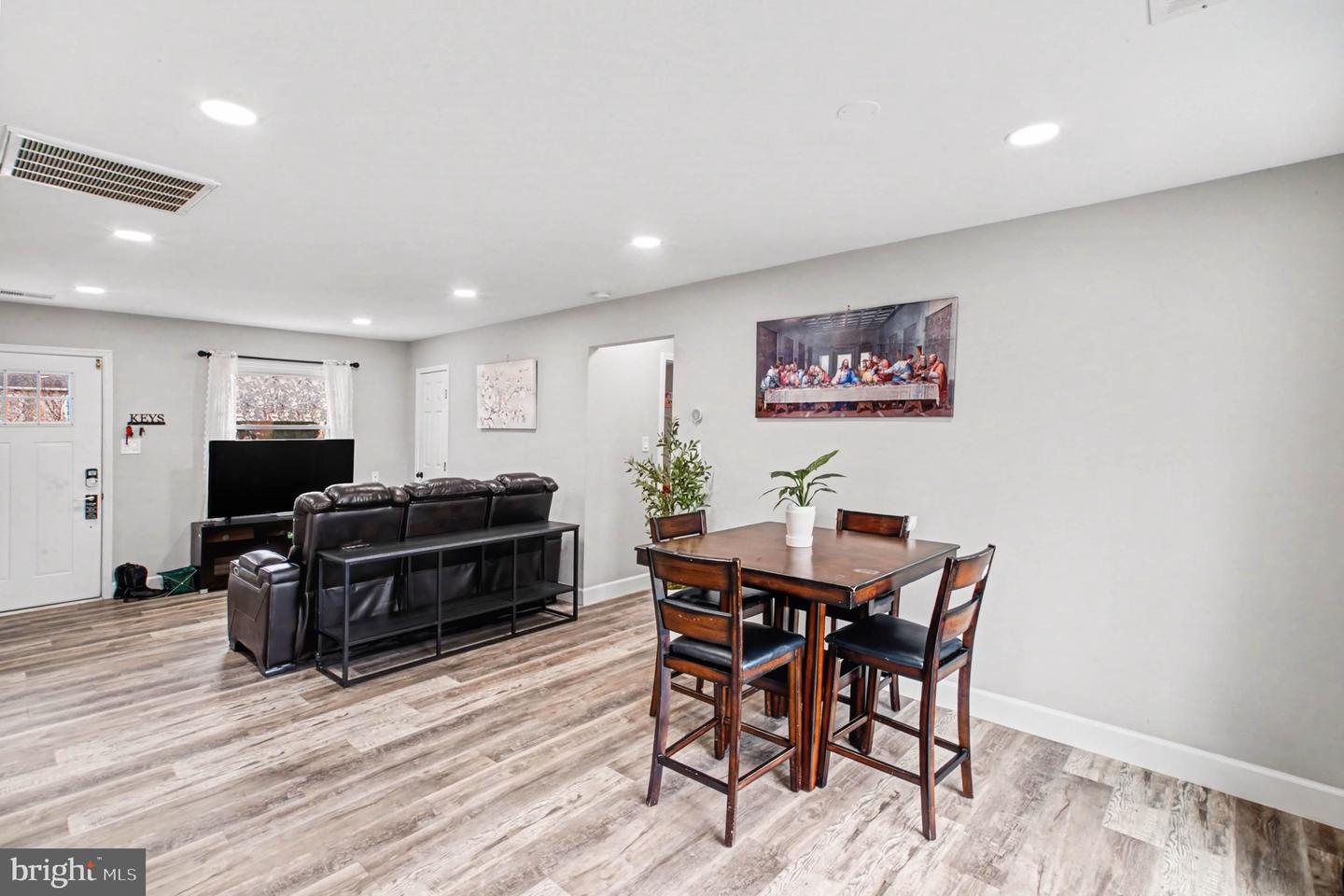 1229 E LONGVIEW DR, WOODBRIDGE, Virginia 22191, 3 Bedrooms Bedrooms, ,2 BathroomsBathrooms,Residential,For sale,1229 E LONGVIEW DR,VAPW2112068 MLS # VAPW2112068