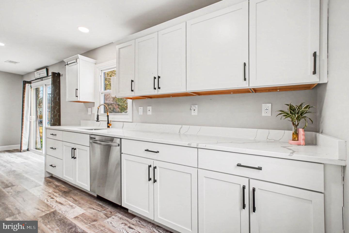 1229 E LONGVIEW DR, WOODBRIDGE, Virginia 22191, 3 Bedrooms Bedrooms, ,2 BathroomsBathrooms,Residential,For sale,1229 E LONGVIEW DR,VAPW2112068 MLS # VAPW2112068