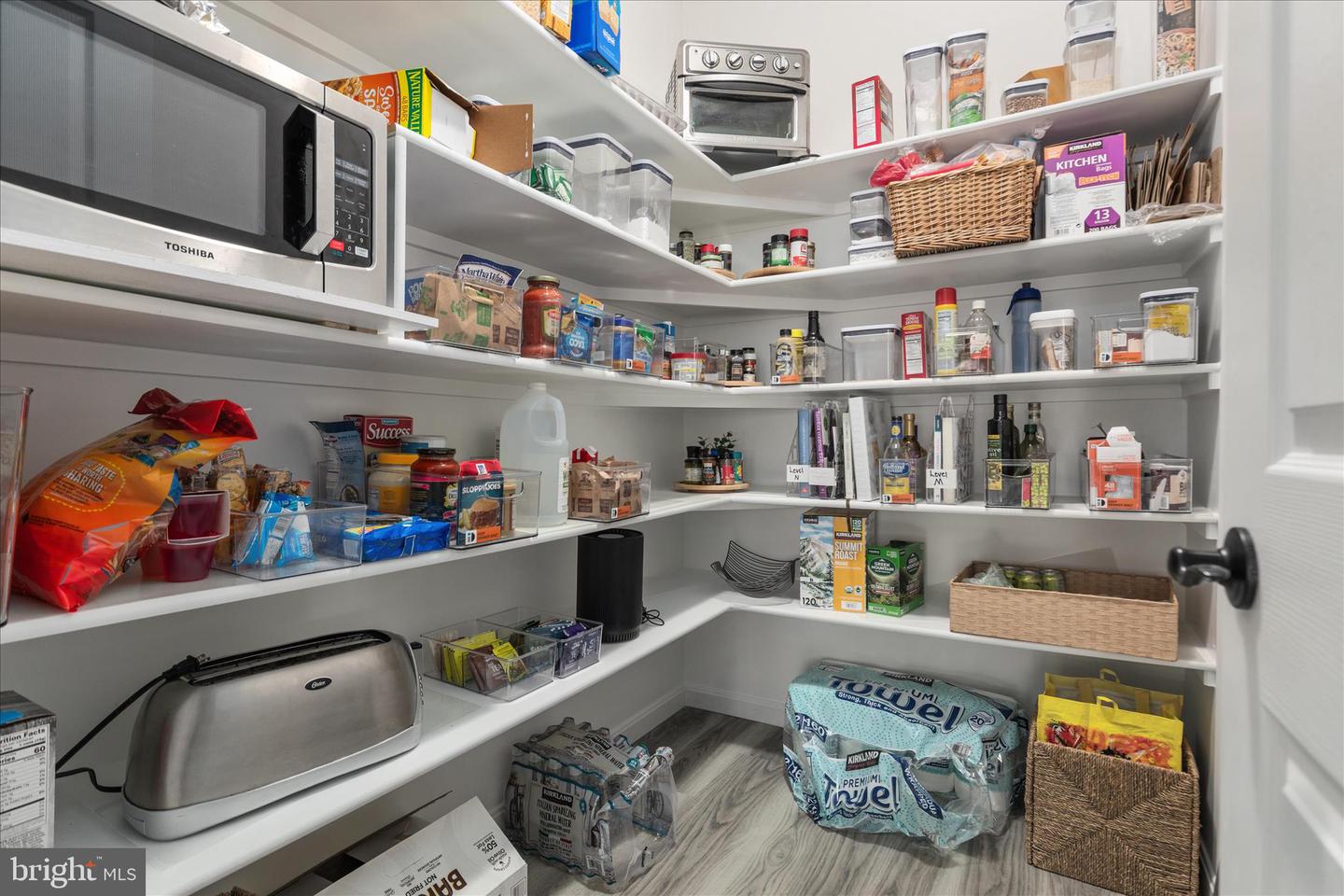 174 WILLIAMSON RD, WINCHESTER, Virginia 22602, 5 Bedrooms Bedrooms, ,3 BathroomsBathrooms,Residential,For sale,174 WILLIAMSON RD,VAFV2039490 MLS # VAFV2039490