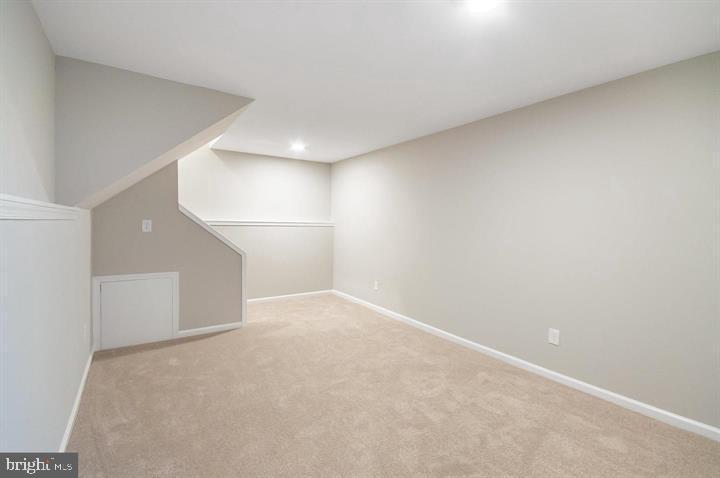 5316 SENTRY LN, WOODBRIDGE, Virginia 22193, 4 Bedrooms Bedrooms, 7 Rooms Rooms,3 BathroomsBathrooms,Residential,For sale,5316 SENTRY LN,VAPW2112844 MLS # VAPW2112844