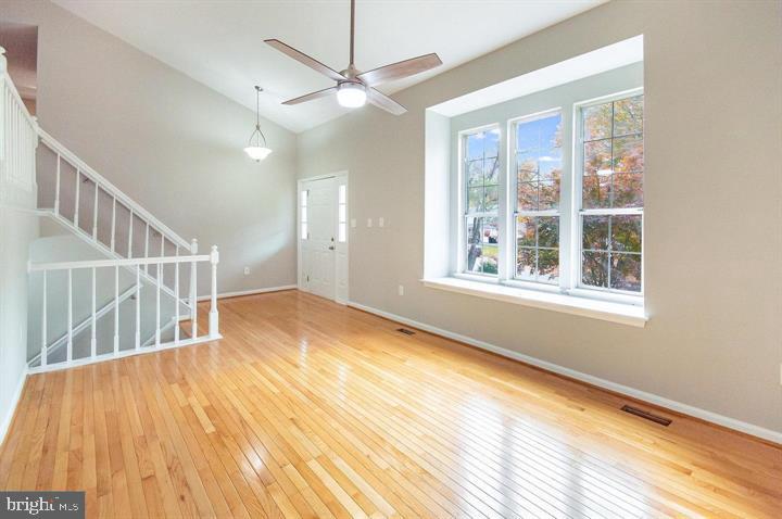 5316 SENTRY LN, WOODBRIDGE, Virginia 22193, 4 Bedrooms Bedrooms, 7 Rooms Rooms,3 BathroomsBathrooms,Residential,For sale,5316 SENTRY LN,VAPW2112844 MLS # VAPW2112844