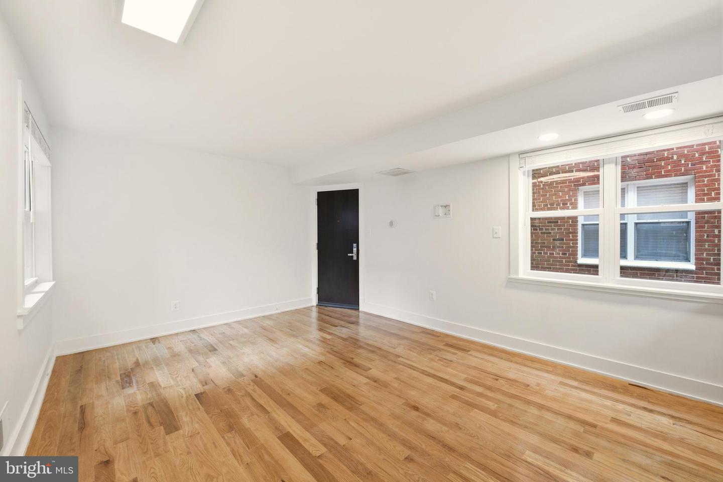 626 INDEPENDENCE AVE SE #103, WASHINGTON, District Of Columbia 20003, 2 Bedrooms Bedrooms, 3 Rooms Rooms,1 BathroomBathrooms,Residential,For sale,626 INDEPENDENCE AVE SE #103,DCDC2247060 MLS # DCDC2247060