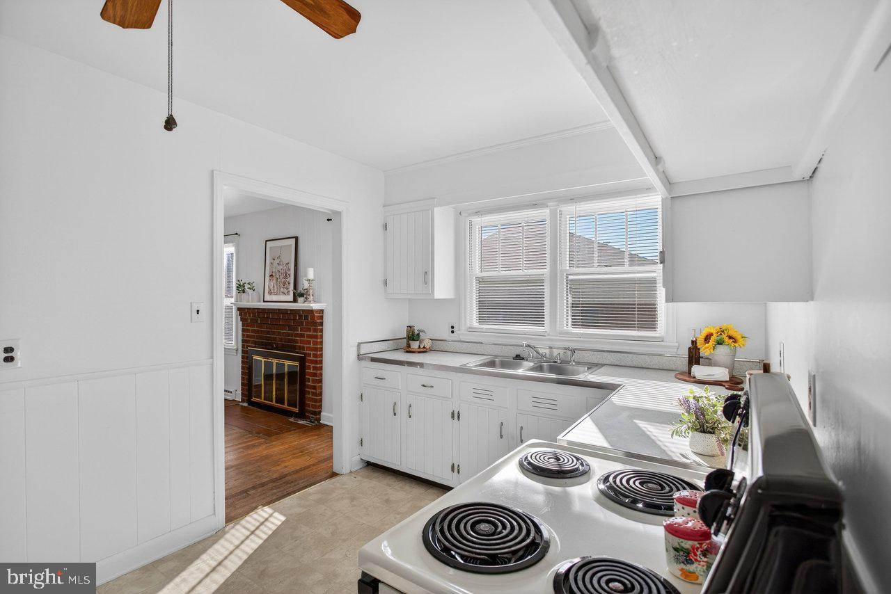 913 SPOTSWOOD DR, HARRISONBURG, Virginia 22802, 3 Bedrooms Bedrooms, ,1 BathroomBathrooms,Residential,For sale,913 SPOTSWOOD DR,VAHC2000556 MLS # VAHC2000556 913 SPOTSWOOD DR, HARRISONBURG, Virginia 22802, 3 Bedrooms Bedrooms, ,1 BathroomBathrooms,Residential,For sale,913 SPOTSWOOD DR,VAHC2000556 MLS # VAHC2000556