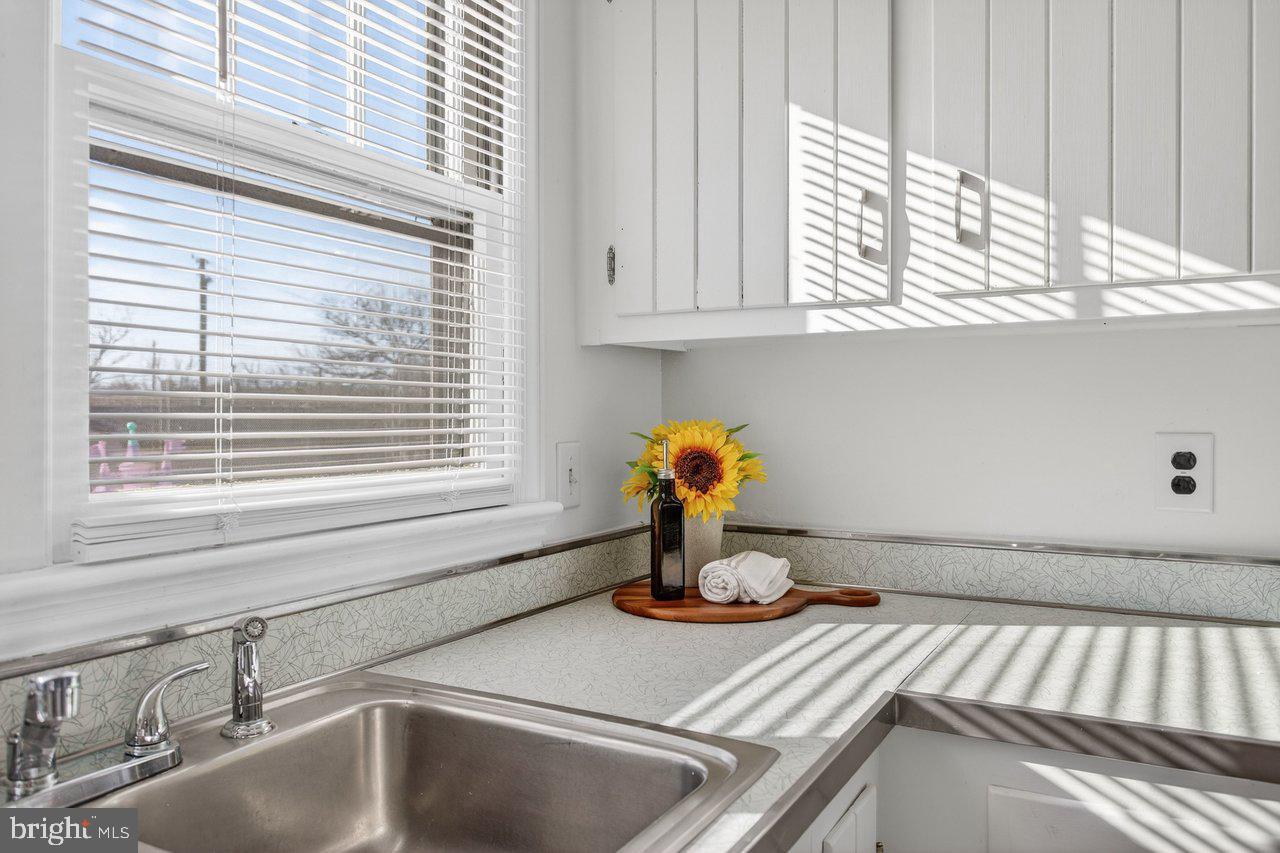 913 SPOTSWOOD DR, HARRISONBURG, Virginia 22802, 3 Bedrooms Bedrooms, ,1 BathroomBathrooms,Residential,For sale,913 SPOTSWOOD DR,VAHC2000556 MLS # VAHC2000556 913 SPOTSWOOD DR, HARRISONBURG, Virginia 22802, 3 Bedrooms Bedrooms, ,1 BathroomBathrooms,Residential,For sale,913 SPOTSWOOD DR,VAHC2000556 MLS # VAHC2000556